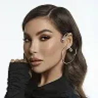 КАРИНА НИГАЙ в MAX