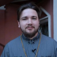 Батюшка на проводе в MAX