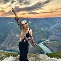 Анжела Полежаева в MAX