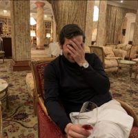 Подружка с яйцами в MAX