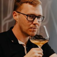 Мельников в городе в MAX