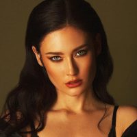 Саша Попова в MAX