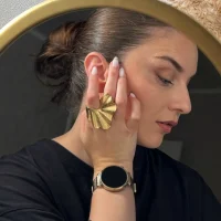 Лизи Визи в MAX