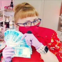 Знаю про ногти все в MAX