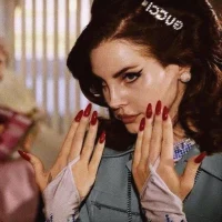 Боттега надета в MAX