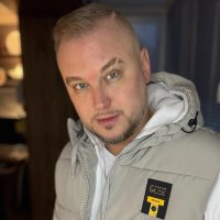 Антон Войцеховский в MAX