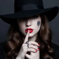 Между нами...